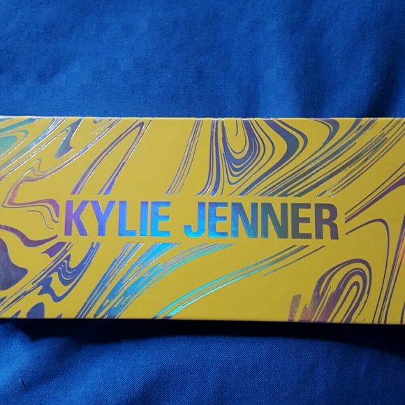 Kylie cosmetics calm before the storm palette - Picture 3 of 5